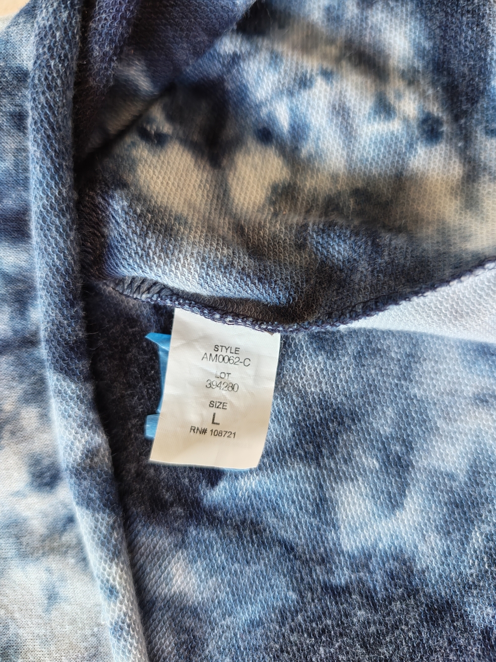 Tie-Dye V-Neck Crop Top in Navy by Ann Taylor - Picture 4 of 8